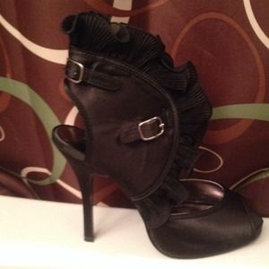 Black Ruffled Heels