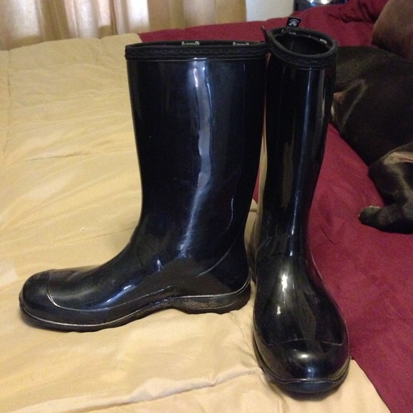 Black KAMIK rain boots