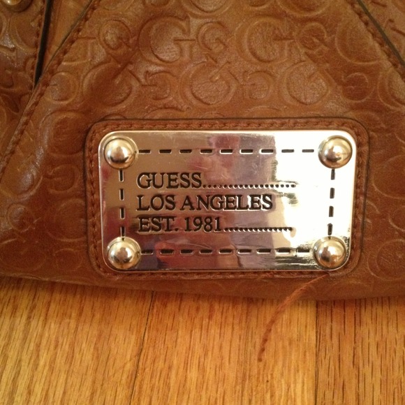 Guess purse - Picture 2 of 4