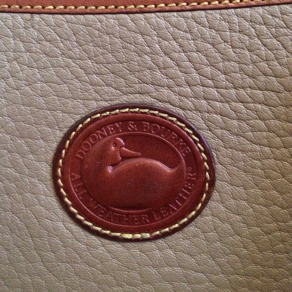Vintage Dooney and Bourke medium size bag! - Picture 2 of 3