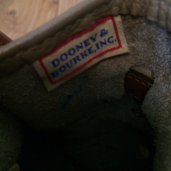 Vintage Dooney and Bourke medium size bag! - Picture 3 of 3