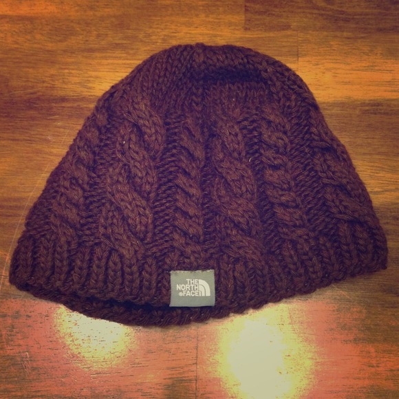 TRADED: The North Face Hat & iphone 4 case. ✨