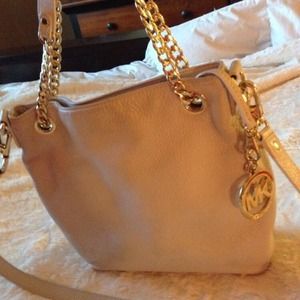 Michael kors purse medium in size cream color,