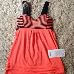 Bundle new lululemon top & black no limit size 4