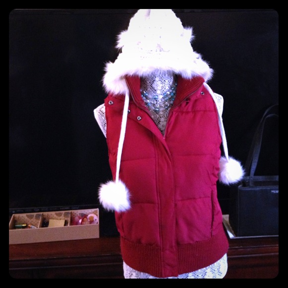 Red puffer vest by Merona size small 💖