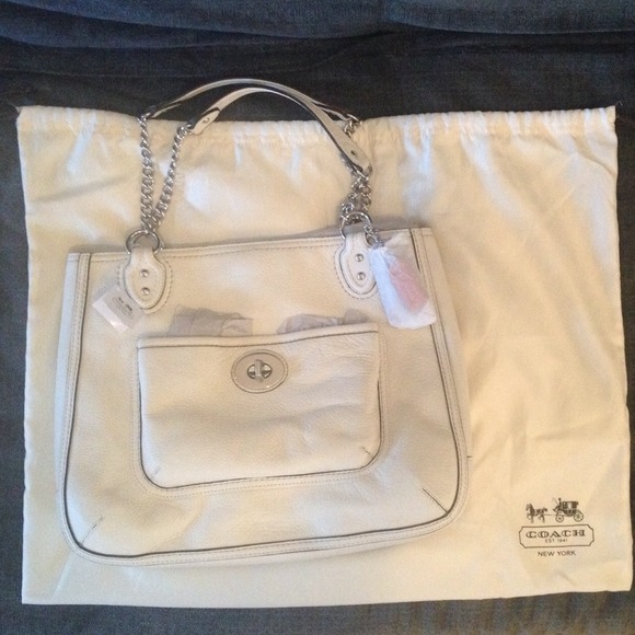 ✨HP 6/10✨Coach Poppy Leather Med Chain Tote-White - Picture 3 of 4