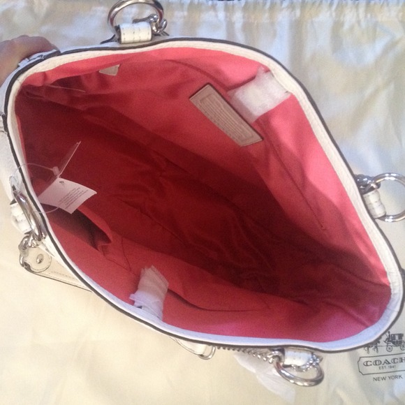 ✨HP 6/10✨Coach Poppy Leather Med Chain Tote-White - Picture 4 of 4