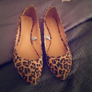 Size 7 leopard print flats