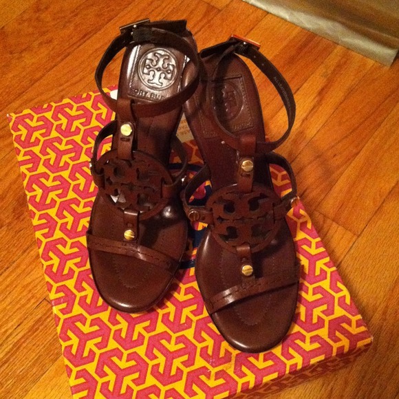 Tory Burch Heather heels in Fig Brown sz. 5.5