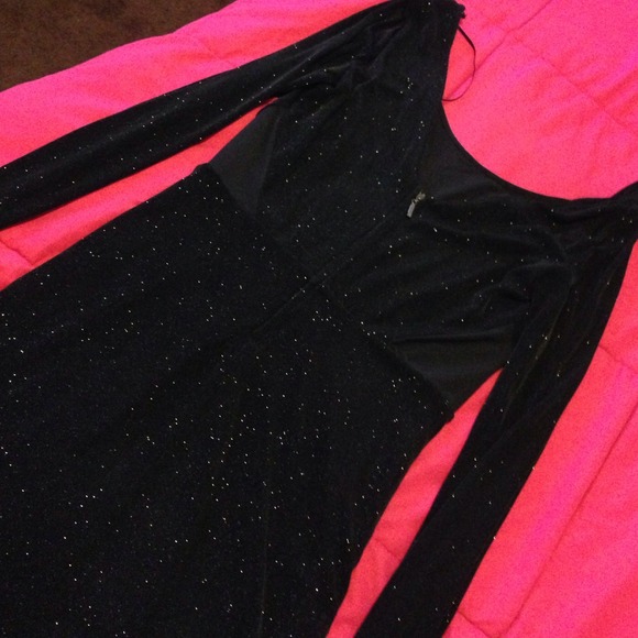 ‼️SOLD‼️GUESS Dress😍👗✨ - Picture 3 of 4