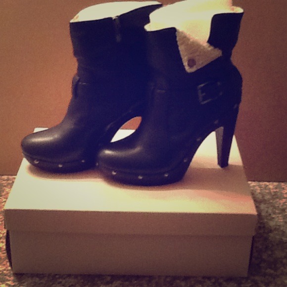 Size 8 BCBG's (Black)