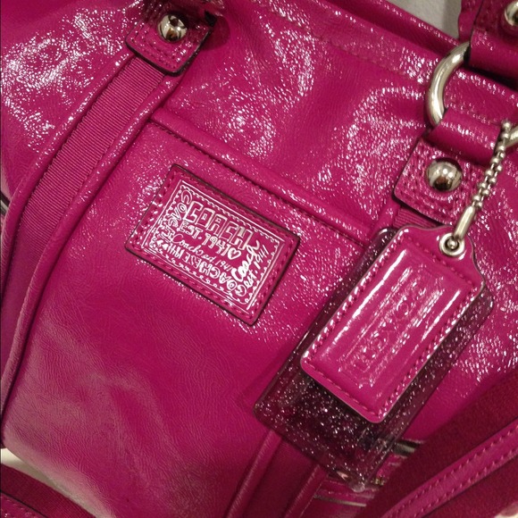 ❌SOLD❌NWT Coach Daisy tote - Picture 2 of 3