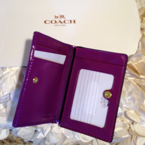 SOLD New COACH Heart Signature Card Case w BOX - Picture 2 of 4