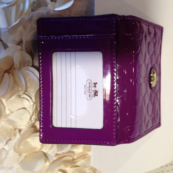 SOLD New COACH Heart Signature Card Case w BOX - Picture 3 of 4