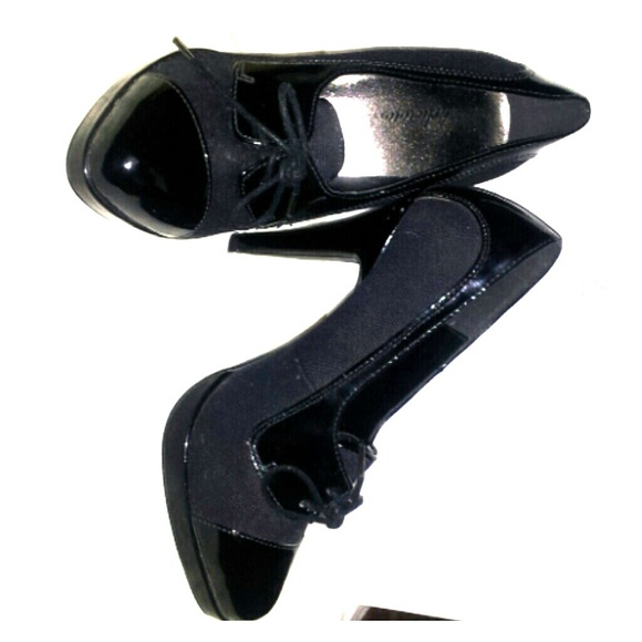 Reduced New Black Lil booty shoes