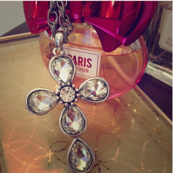 βοΈBUNDLEDβοΈStunning Large CrystalCross Necklace - Picture 4 of 4