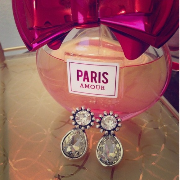 ⛔️BUNDLED⛔️Stunning Large Glass Earrings - Picture 3 of 4