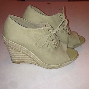 Tan lightly used Market wedges.