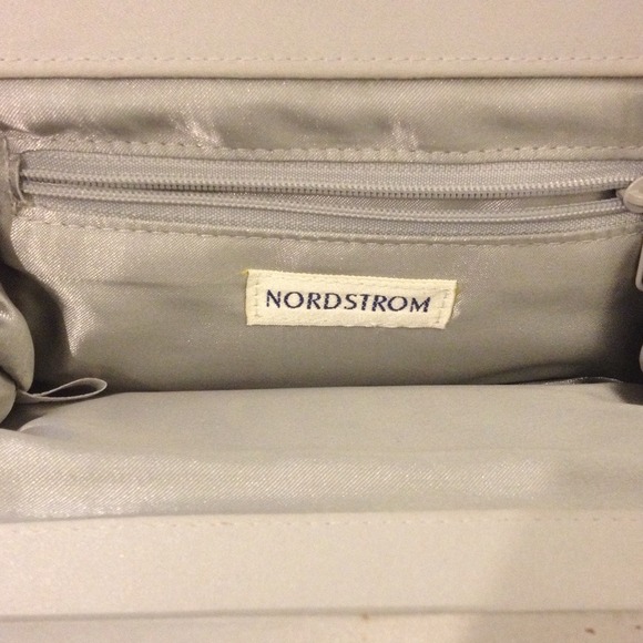 ✂️Silver small evening clutch!✂️ - Picture 3 of 4