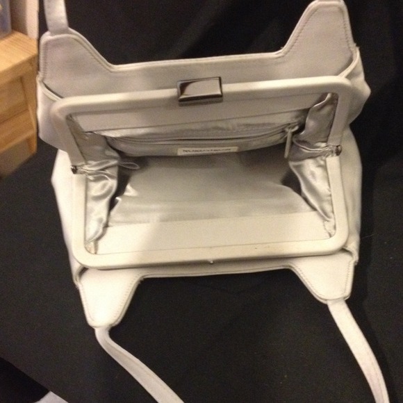 ✂️Silver small evening clutch!✂️ - Picture 4 of 4