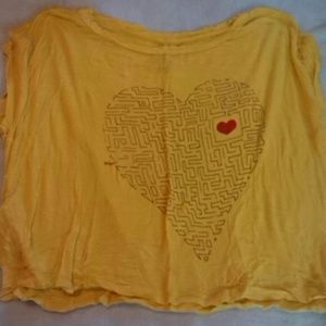 Delias heart maze tee