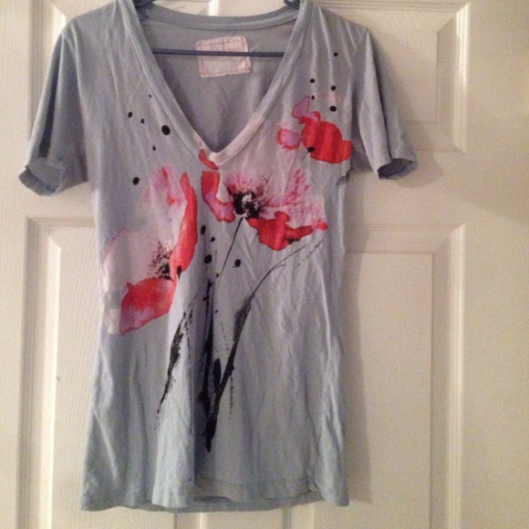V-neck tshirt with floral design