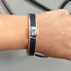 Pretty round rose gold tone bracelet:)