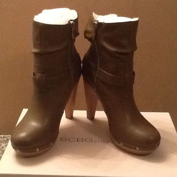 BCBGENERATION Size 8 (Brown)
