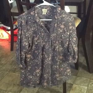 Day trip floral button up! Size medium