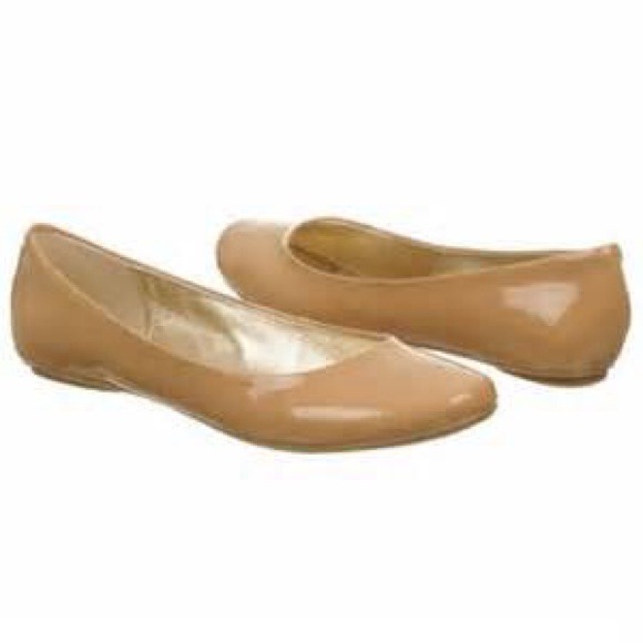 Kenneth Cole slip on leather flat