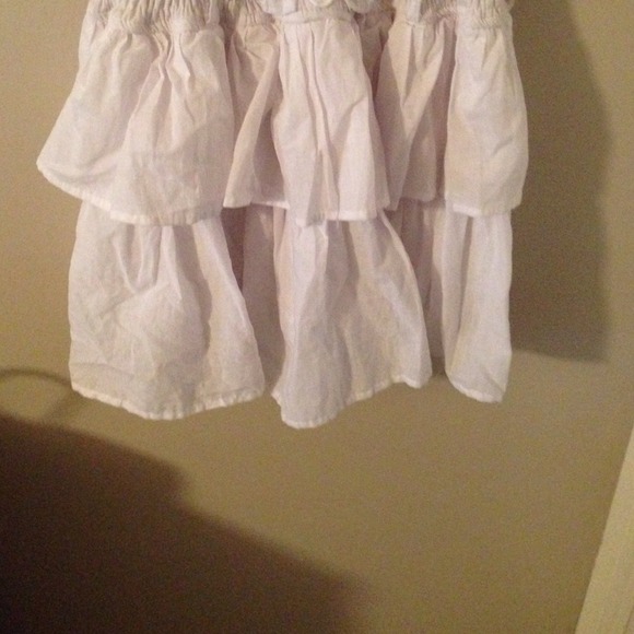 Fun white dress - Picture 3 of 4