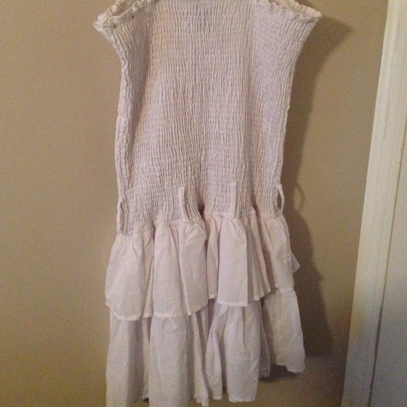 Fun white dress - Picture 4 of 4