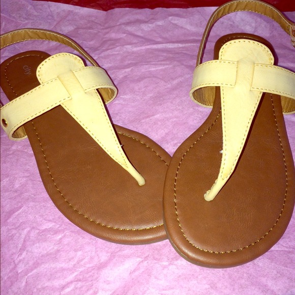 👑Brand new sandals! Still in box with price tag👑