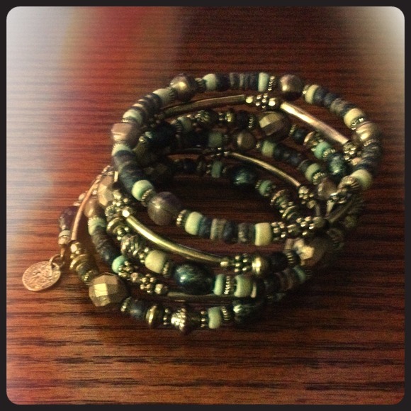 Spiral bangle