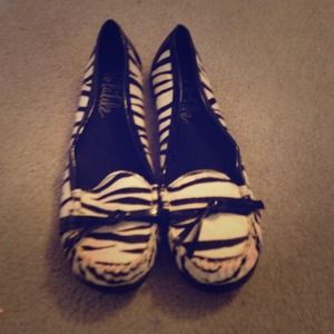 Volatile zebra print flats. Never been wore