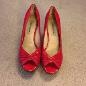 Steve Madden red pumps