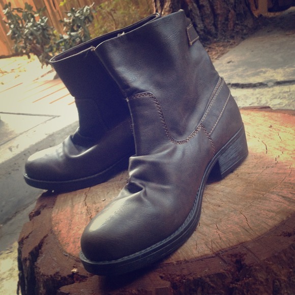 Brand New Size 7 Report Booties