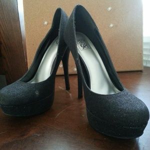 Speed Limit 98 Heels Size 6