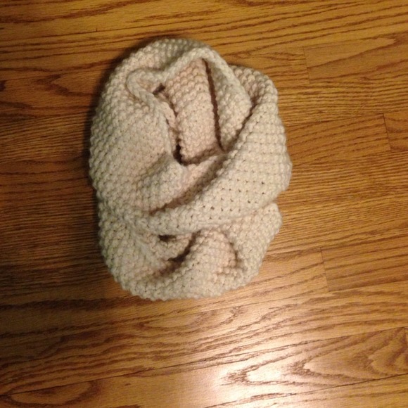 🌟SOLD🌟Infinity scarf - Picture 2 of 2