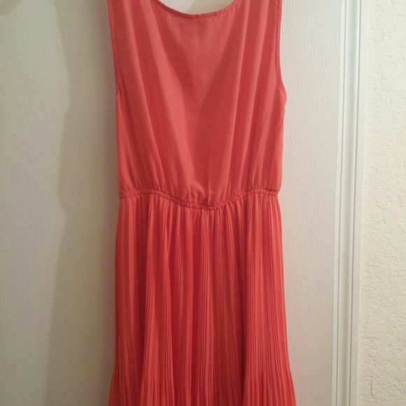 Cotton On sophisticated dress - Picture 3 of 3