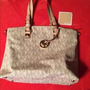 Authentic Michael Kors Multifunction handbag