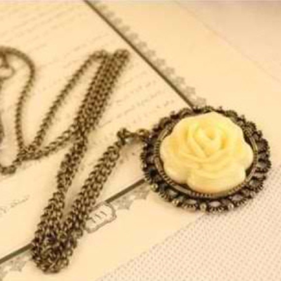 Unique Vintage Inspired Bronze Flower Necklace - Picture 2 of 4