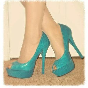 **SOLD IN BUNDLE**Very cute JustFab heels!