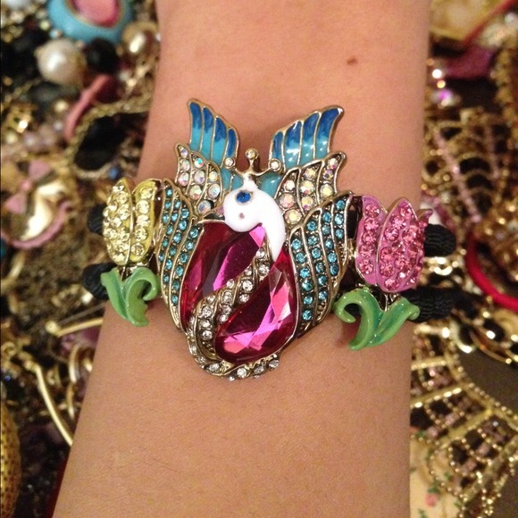 BETSEY JOHNSON FAIRYLAND SWAN BANGLE BRACELET BNWT