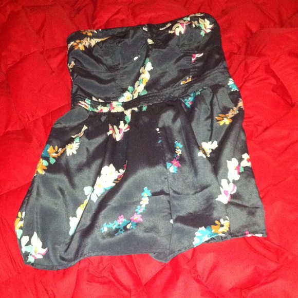 Strapless hollister dress !!!
