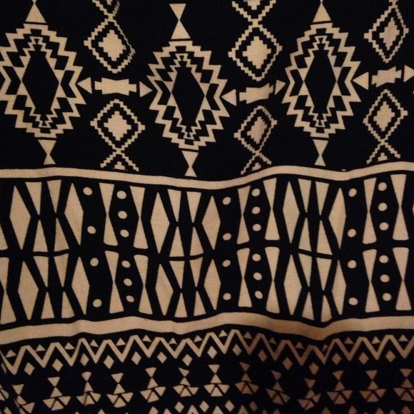 🎀Trendy AZTEC print dress🎀 - Picture 2 of 3