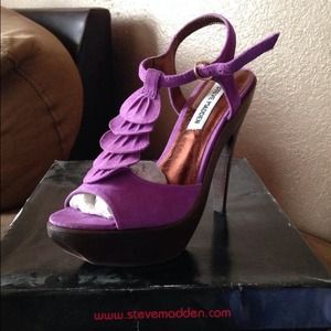 Steve Madden heel
