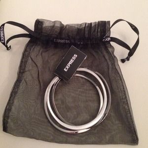 Express set of 3 bangles color silver!!!