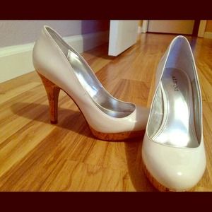 ALFANI white high heels. 👠⚪️