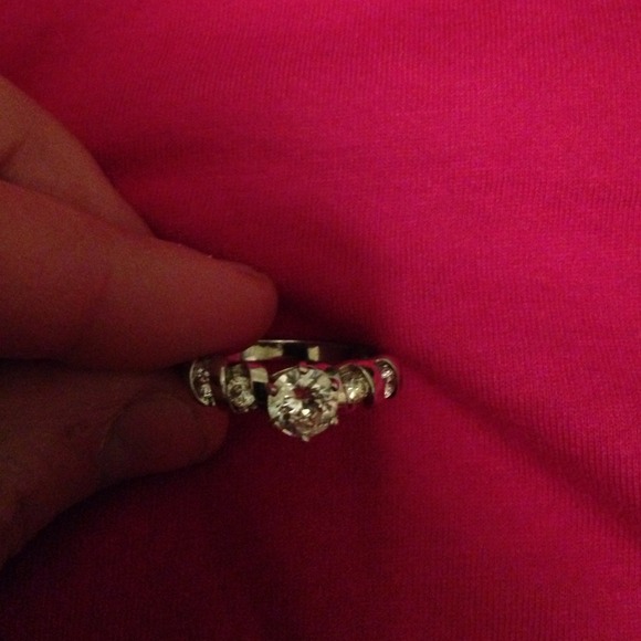 Cubic zirconia ring - Picture 2 of 3